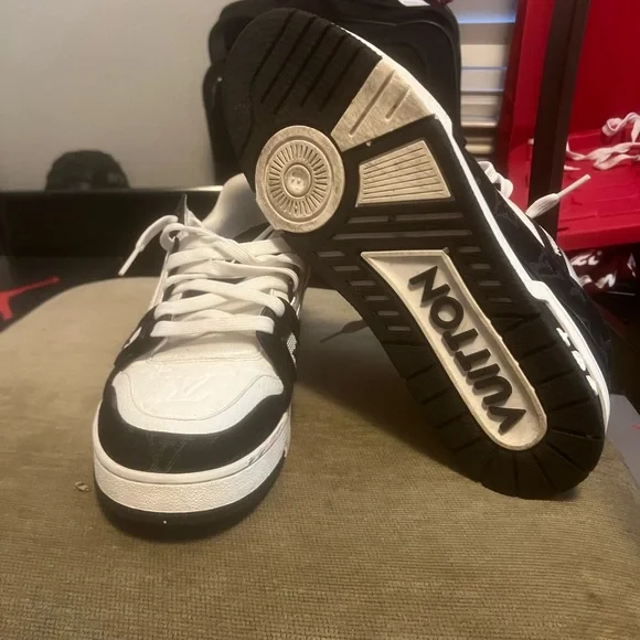 Louis Vuitton trainers - Picture 1 of 4
